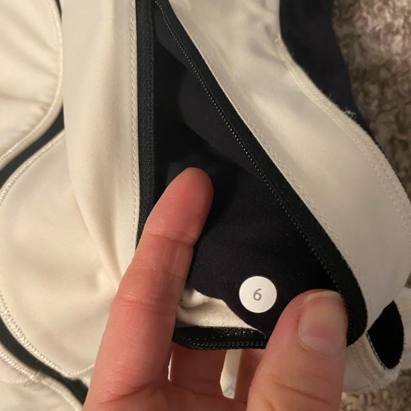 LULULEMON $198 White Black Lace Run Draft Dodger Jacket - Picture 6 of 6